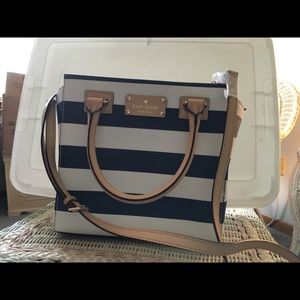 Kate Spade, small Camryn, NWT, Navy & White
